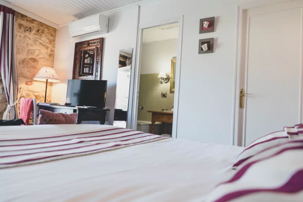 Photo d'une chambre de l'hôtel 3 étoiles Côté Rivage en Dordogne