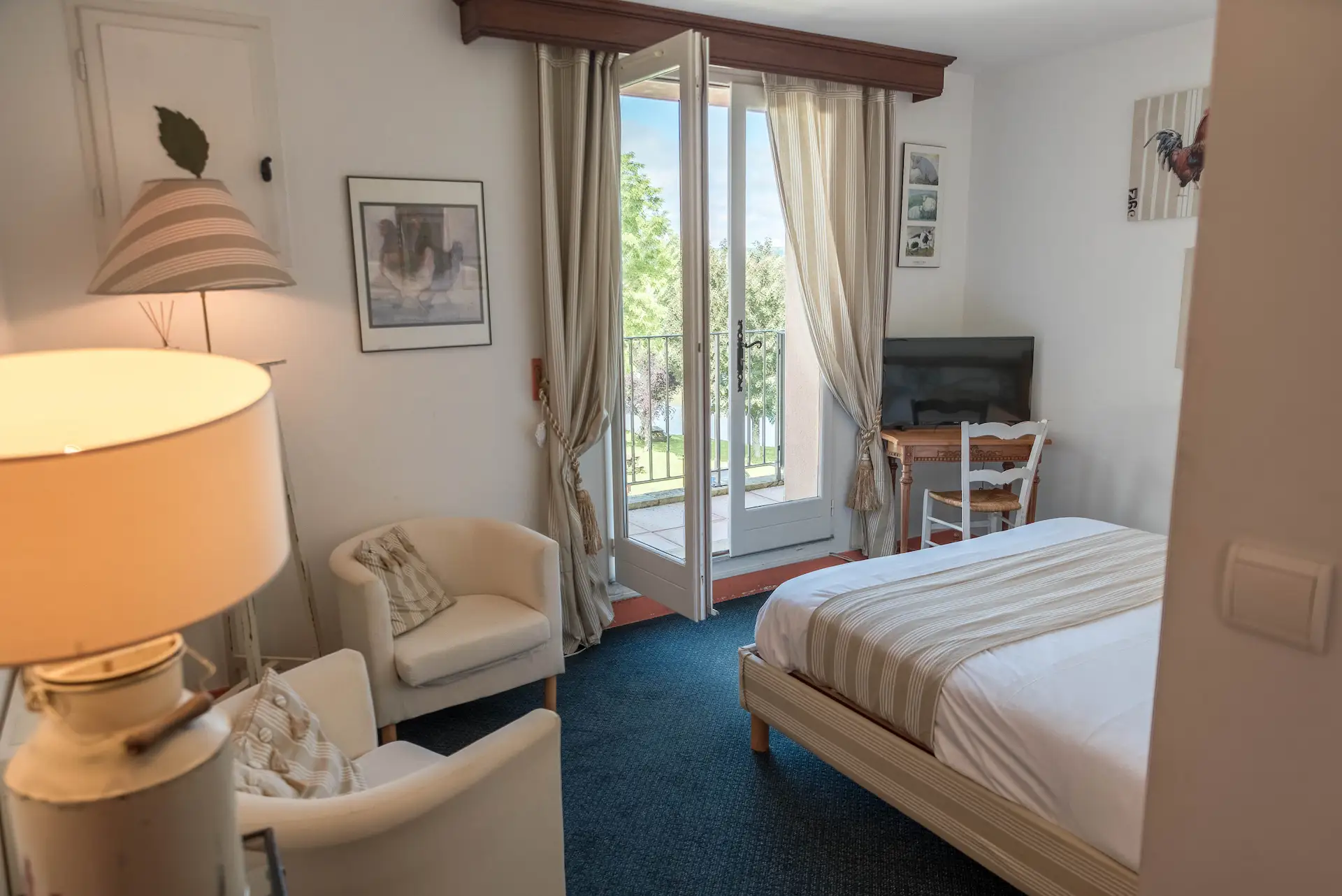 Photo d'une chambre de l'hôtel 3 étoiles Côté Rivage en Dordogne
